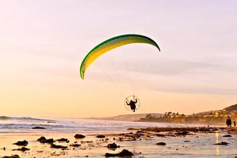 Man gliding over the coastline Foto stock