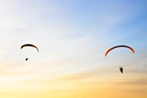 Man gliding over the coastline Foto stock