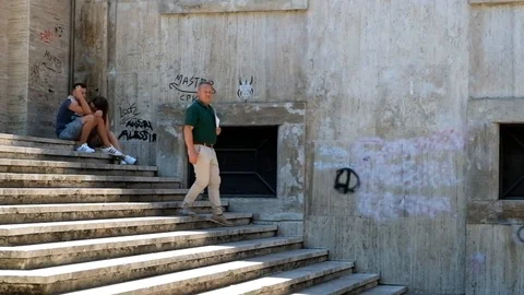 Man goes down stairs Stockbeeldmateriaal 101652352