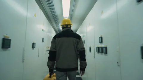 Man goes to the electric switchboard Video stock 68507935