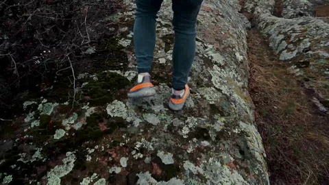 Man goes on the rock  Video stock 99939141