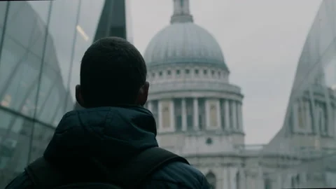 Man going down with lift while looking at St Paul’s Cathedral Stock Footage 130976518