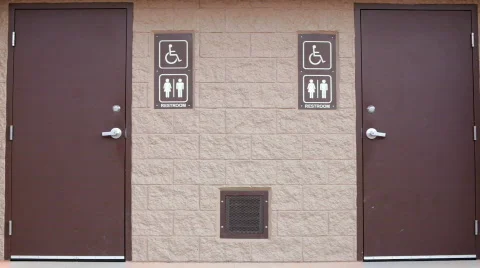 Man going in to Restroom 스톡 동영상 701564