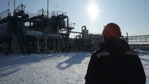 Man is going to station with pipe and valve. Testing center at mineral oil depot Video stock 199487511