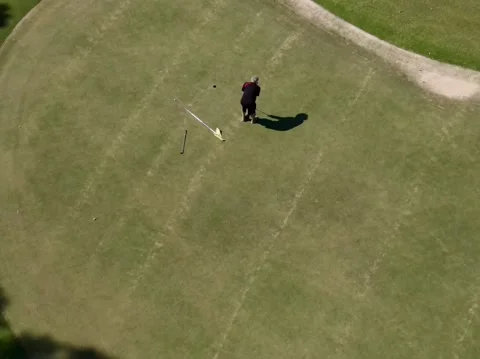 Man golfing  Stockbeeldmateriaal 163733781