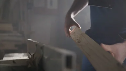 Man is grinding beam. Stockbeeldmateriaal 91546389