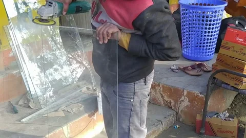 A man is grinding the glass with a machine. Video stock 146227137
