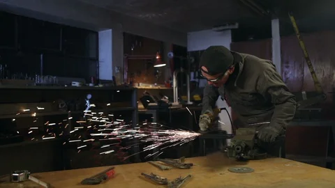 A man grinding in his workshop. High definition video. Two video clips in one. Stockbeeldmateriaal 88357031