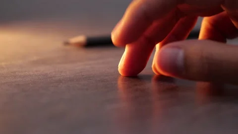 Man hand finger tapping on table - Waiting for something Stockbeeldmateriaal 134660738