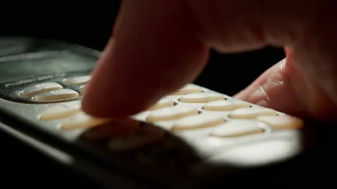 Man hand old using old mobile phone. Outdated push button cellphone. Close up. Stock Footage 142914923