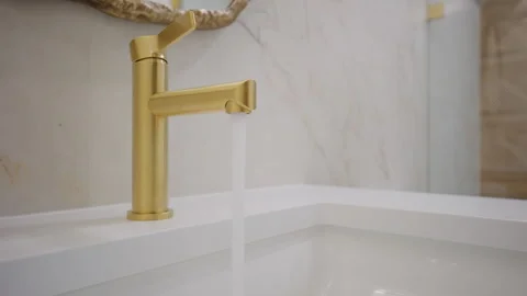 Man hand open and closed the water tap to save water. Turning on and off the Stock-Footage 295971895