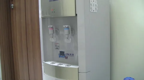 Man hand poor the water in the office water coller 스톡 동영상 49964849