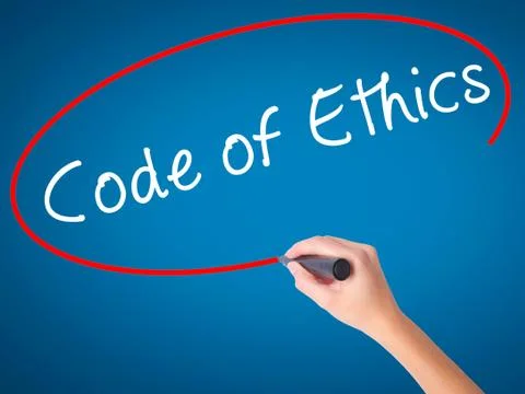 Man Hand writing Code of Ethics with black marker on visual screen Foto stock