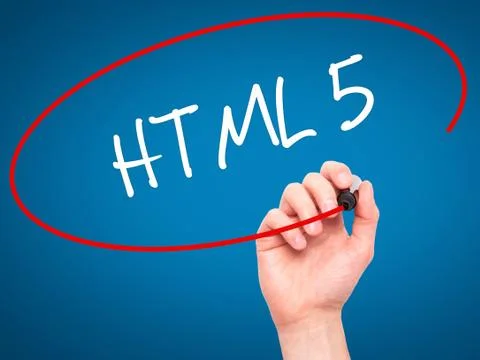 Man Hand writing HTML 5 with black marker on visual screen Foto stock