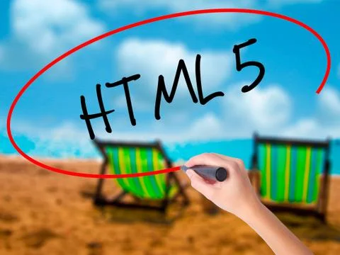 Man Hand writing HTML 5 with black marker on visual screen Foto stock