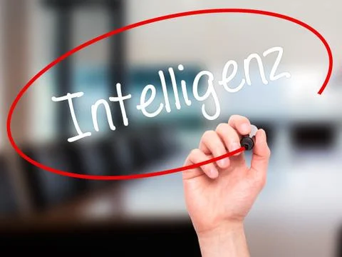 Man Hand writing Intelligenz (Intelligence in German) with black marker on vi Stock-Fotos