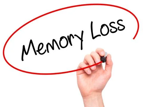 Man Hand writing Memory Loss with black marker on visual screen Stockfoto's