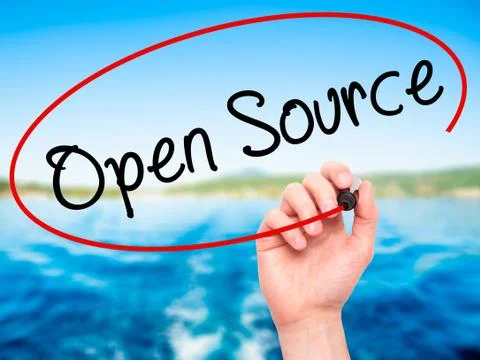 Man Hand writing Open Source with black marker on visual screen Foto stock