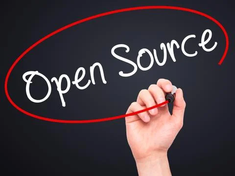 Man Hand writing Open Source with black marker on visual screen 스톡 사진