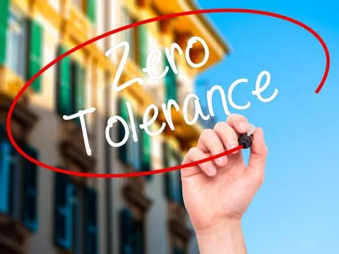 Man Hand writing Zero Tolerance with black marker on visual screen Foto stock