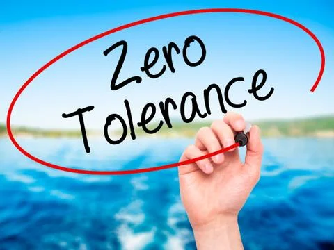 Man Hand writing Zero Tolerance with black marker on visual screen Foto stock