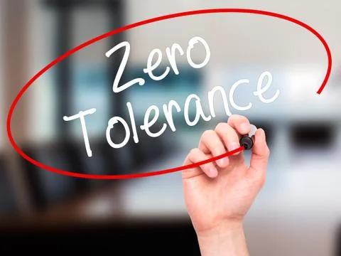 Man Hand writing Zero Tolerance with black marker on visual screen Foto stock