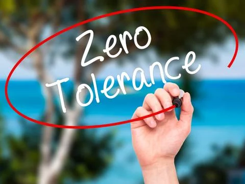 Man Hand writing Zero Tolerance with black marker on visual screen Foto stock