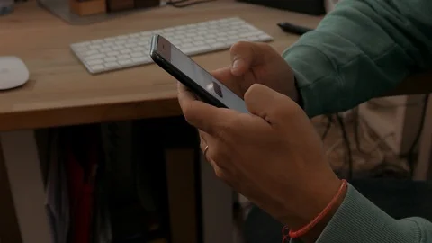 Man handling a smartphone. close-up. Hands Video stock 116602570