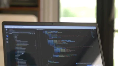 Man hands coding html and programming on screen laptop, close up hands engineers Vídeos de archivo 334585801