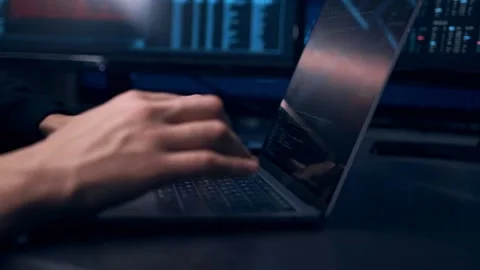Man hands coding html and programming on screen laptop, IT engineer software 库存影片 334585829