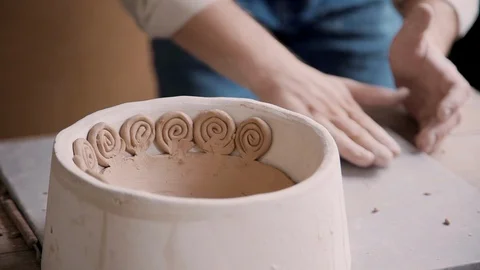 Man hands decorating clay pot and making ornament 스톡 동영상 119401026