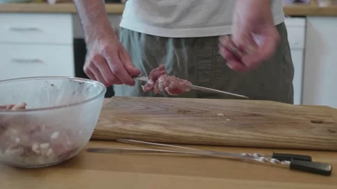 Man Hands Threading Raw Marinated Meat onto Metal Skewers Vídeo Stock 322750684