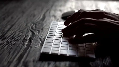 Man hands typing on a computer keyboard Vidéo 69198752