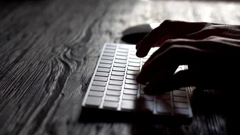Man hands typing on a computer keyboard Vidéo 69199541