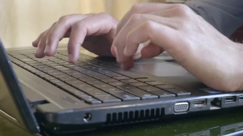 Man hands typing on laptop keyboard. Businessman. 库存影片 165347219