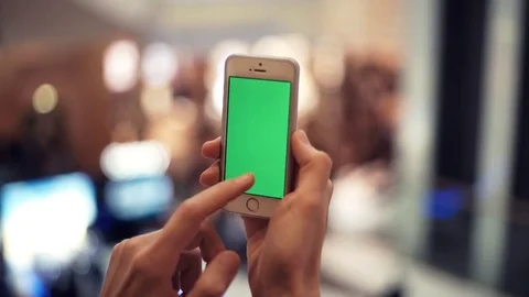 Man hands using smartphone with green screen in shopping mall Stock-Footage 82990267