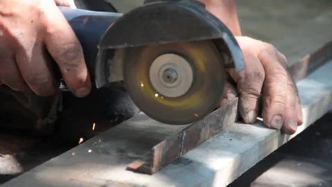 Man, hands, working, circle of spark Stock-Footage 81001514