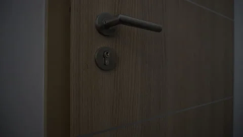 Man Hanging Please Do Not Disturb Sign On Hotel Room Door Handle, Close Up 動画素材 89628145