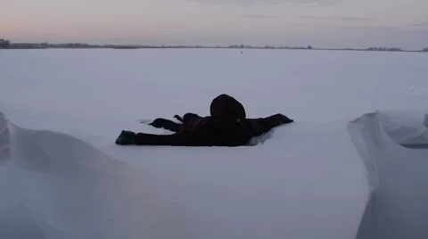 Man has an accident on a snow 스톡 동영상 62368252