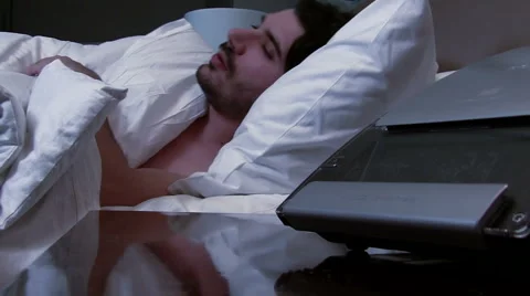 Man has trouble sleeping V1 - HD Stock-Footage 1005222