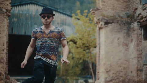 Man with hat dancing in abandoned building Video stock 117916442