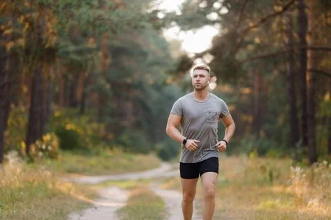 Man having cardio at forest Foto stock