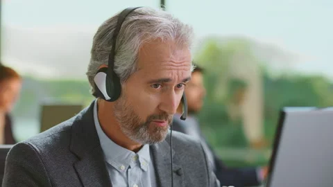 Man having phone call with client Vídeo Stock 164697968