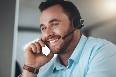 Man, headset and smile at computer for telemarketing communication, tech support Foto stock