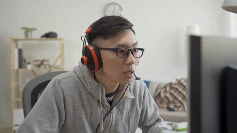 Man in headset playing game talk with partner 库存影片 108724507