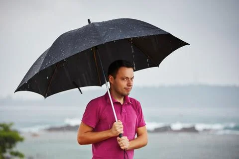 Man in heavy rain Stock-Fotos