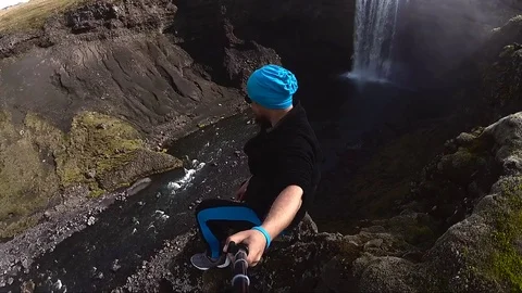 Man hiker with backpack sitting near the waterfall Video stock 79589062
