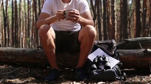 Man hiker drinks tea during a halt in the forest. Concept hike, tourism. Stock-Footage 150260086