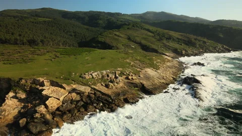 Man hiking close to big cliffs and heavy ocean in Basque Coast, Spain Video stock 154713601