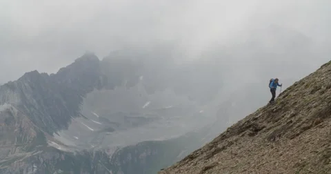 Man Hiking Up Mountain. 스톡 동영상 68943383